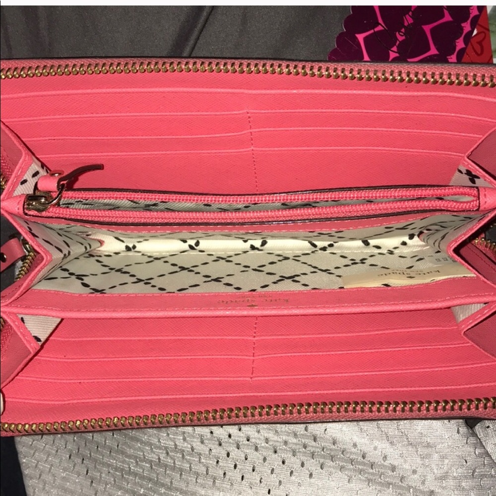 Pink Kate Spade wallet💖 - Picture 2 of 5